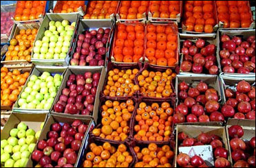 بازار میوه تا اردیبهشت پرتقالی است