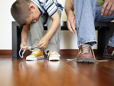 آموزش بستن بند کفش به کودک